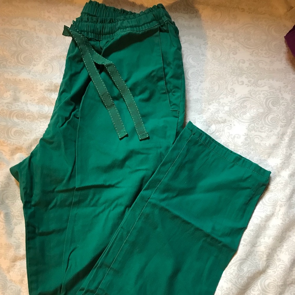 Jaanuu skinny style scrub pant